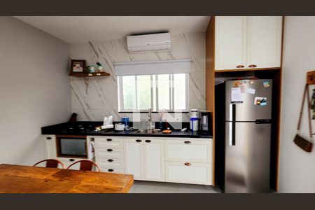 Casa à venda com 260m², 4 quartos e 5 vagas Casa à venda com 260m², 4 quartos e 5 vagasEdícula