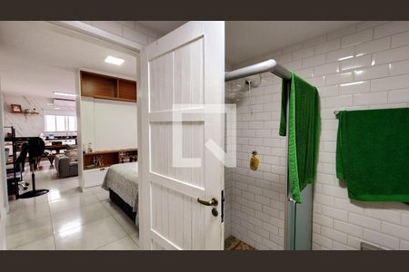 Casa à venda com 260m², 4 quartos e 5 vagas Casa à venda com 260m², 4 quartos e 5 vagasBanheiro da Edícula