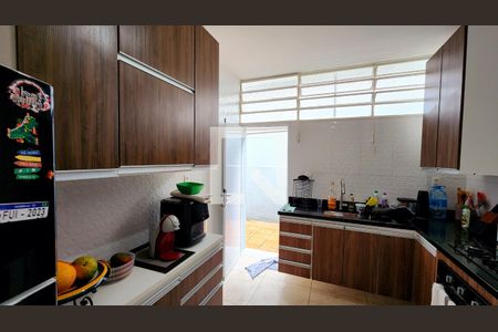 Casa à venda com 260m², 4 quartos e 5 vagas Casa à venda com 260m², 4 quartos e 5 vagasCozinha