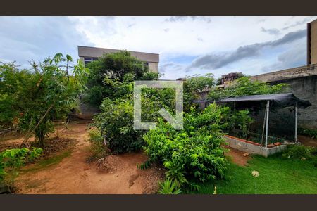 Casa à venda com 260m², 4 quartos e 5 vagas Casa à venda com 260m², 4 quartos e 5 vagasHorta