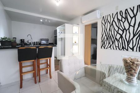 Sala de jantar e cozinha de casa de condomínio à venda com 2 quartos, 110m² em Rondônia, Novo Hamburgo