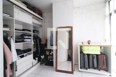 Closet da suíte de casa de condomínio à venda com 2 quartos, 110m² em Rondônia, Novo Hamburgo