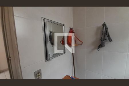 Banheiro de apartamento para alugar com 2 quartos, 73m² em Guilhermina, Praia Grande