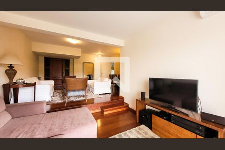 Sala de TV de apartamento à venda com 4 quartos, 221m² em Cambuí, Campinas