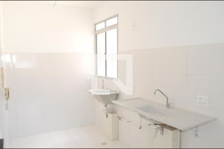 Cozinha/Área de serviço de apartamento à venda com 2 quartos, 45m² em Vila São Gabriel, Belo Horizonte