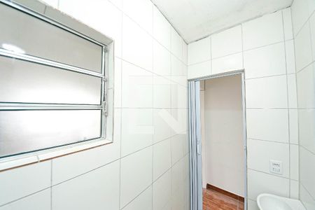 Banheiro de casa para alugar com 1 quarto, 18m² em Jardim Ana Rosa, São Paulo