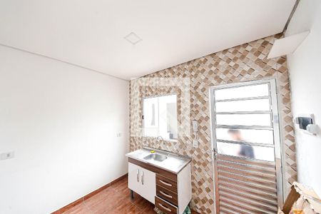 Cozinha de casa para alugar com 1 quarto, 18m² em Jardim Ana Rosa, São Paulo