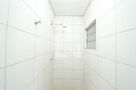 Banheiro de casa para alugar com 1 quarto, 18m² em Jardim Ana Rosa, São Paulo