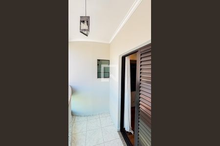 Casa à venda com 192m², 4 quartos e 4 vagas Casa à venda com 192m², 4 quartos e 4 vagasVaranda Suite 1