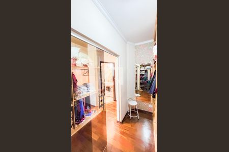 Casa à venda com 192m², 4 quartos e 4 vagas Casa à venda com 192m², 4 quartos e 4 vagasSuite 1Closet