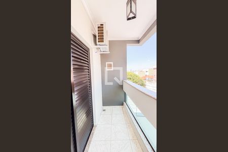 Casa à venda com 192m², 4 quartos e 4 vagas Casa à venda com 192m², 4 quartos e 4 vagasVaranda Suite 1