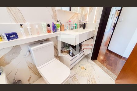 Casa à venda com 192m², 4 quartos e 4 vagas Casa à venda com 192m², 4 quartos e 4 vagasBanheiro da Suíte 1