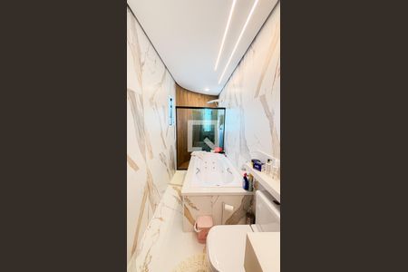 Casa à venda com 192m², 4 quartos e 4 vagas Casa à venda com 192m², 4 quartos e 4 vagasBanheiro da Suíte 1