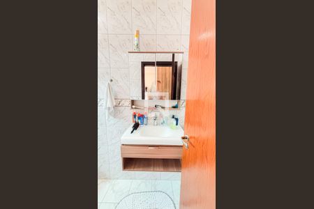 Casa à venda com 192m², 4 quartos e 4 vagas Casa à venda com 192m², 4 quartos e 4 vagasBanheiro da Suíte 2