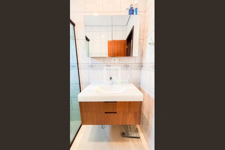 Casa à venda com 192m², 4 quartos e 4 vagas Casa à venda com 192m², 4 quartos e 4 vagasBanheiro