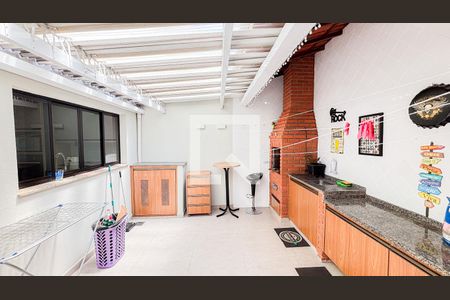 Casa à venda com 192m², 4 quartos e 4 vagas Casa à venda com 192m², 4 quartos e 4 vagasQuintal - Churrasqueira