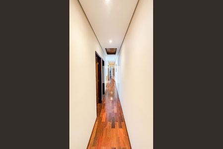 Casa à venda com 192m², 4 quartos e 4 vagas Casa à venda com 192m², 4 quartos e 4 vagasCorredor