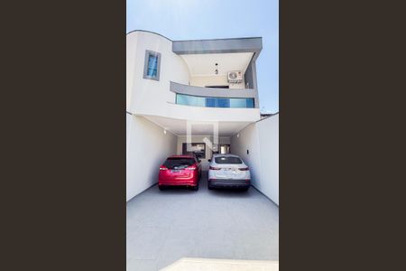 Casa à venda com 192m², 4 quartos e 4 vagas Casa à venda com 192m², 4 quartos e 4 vagasGaragem