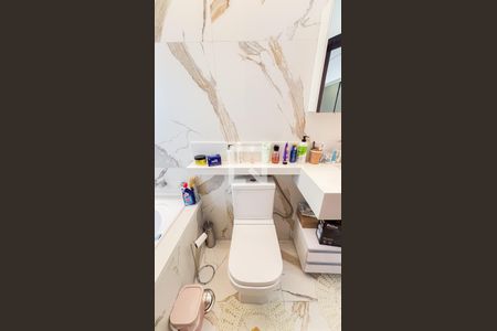 Casa à venda com 192m², 4 quartos e 4 vagas Casa à venda com 192m², 4 quartos e 4 vagasBanheiro da Suíte 1