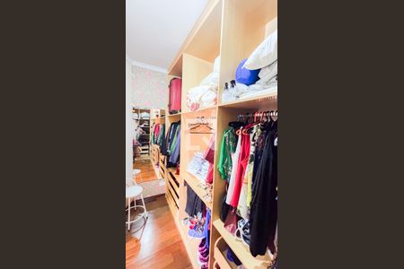 Casa à venda com 192m², 4 quartos e 4 vagas Casa à venda com 192m², 4 quartos e 4 vagasSuite 1Closet