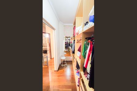 Casa à venda com 192m², 4 quartos e 4 vagas Casa à venda com 192m², 4 quartos e 4 vagasSuite 1Closet