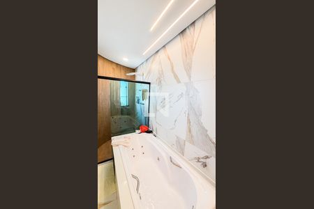 Casa à venda com 192m², 4 quartos e 4 vagas Casa à venda com 192m², 4 quartos e 4 vagasBanheiro da Suíte 1