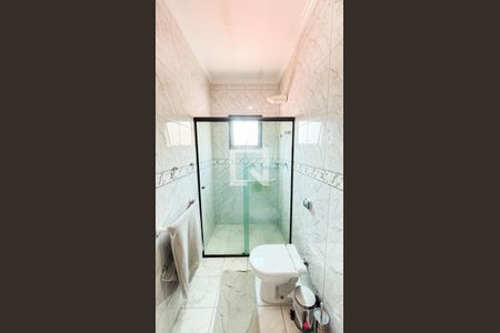 Casa à venda com 192m², 4 quartos e 4 vagas Casa à venda com 192m², 4 quartos e 4 vagasBanheiro da Suíte 2