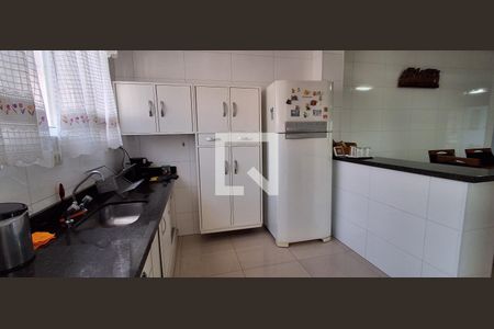 Casa à venda com 400m², 4 quartos e 4 vagas Casa à venda com 400m², 4 quartos e 4 vagasCozinha