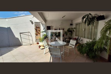 Casa à venda com 400m², 4 quartos e 4 vagas Casa à venda com 400m², 4 quartos e 4 vagasQuintal