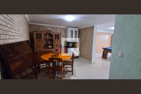 Casa à venda com 400m², 4 quartos e 4 vagas Casa à venda com 400m², 4 quartos e 4 vagasÁrea comum