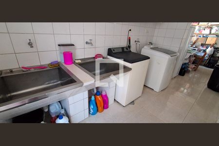 Casa à venda com 400m², 4 quartos e 4 vagas Casa à venda com 400m², 4 quartos e 4 vagasÁrea de Serviço