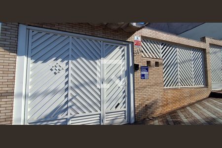 Casa à venda com 400m², 4 quartos e 4 vagas Casa à venda com 400m², 4 quartos e 4 vagasFachada