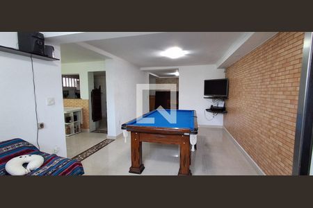 Casa à venda com 400m², 4 quartos e 4 vagas Casa à venda com 400m², 4 quartos e 4 vagasÁrea comum