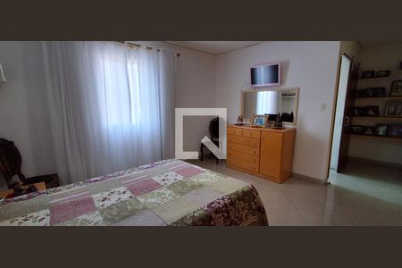 Casa à venda com 400m², 4 quartos e 4 vagas Casa à venda com 400m², 4 quartos e 4 vagasSuíte 2