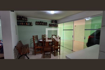 Casa à venda com 400m², 4 quartos e 4 vagas Casa à venda com 400m², 4 quartos e 4 vagasÁrea comum