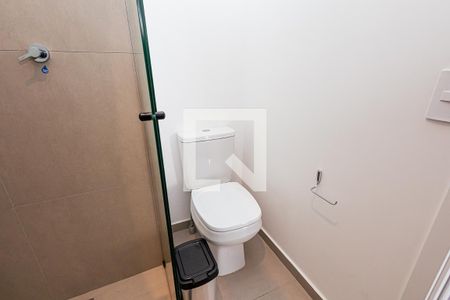 Banheiro de kitnet/studio para alugar com 1 quarto, 17m² em Paraíso, São Paulo