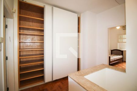 Corredor  de casa para alugar com 3 quartos, 190m² em Vila Olímpia, São Paulo