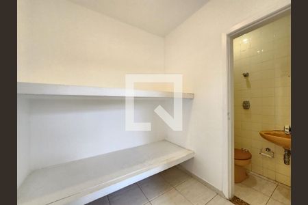 Apartamento para alugar com 268m², 4 quartos e 2 vagas Apartamento para alugar com 268m², 4 quartos e 2 vagasQuarto e Banheiro de serviço