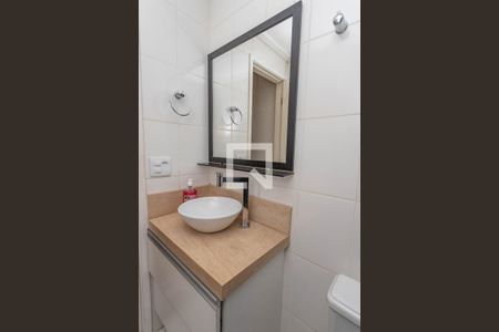 Apartamento à venda com 75m², 2 quartos e 2 vagas Apartamento à venda com 75m², 2 quartos e 2 vagasBanheiro social