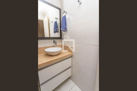Apartamento à venda com 75m², 2 quartos e 2 vagas Apartamento à venda com 75m², 2 quartos e 2 vagasBanheiro da Suíte
