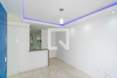 Sala de apartamento para alugar com 2 quartos, 42m² em Brás de Pina, Rio de Janeiro