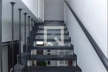 Casa à venda com 185m², 3 quartos e 3 vagas Casa à venda com 185m², 3 quartos e 3 vagasEscada