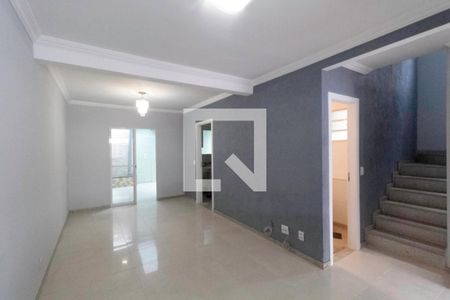 Sala de casa de condomínio para alugar com 4 quartos, 146m² em Cabral, Contagem