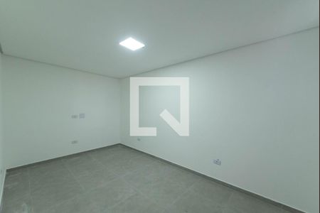 Quarto 1 de casa para alugar com 2 quartos, 55m² em Vila do Encontro, São Paulo