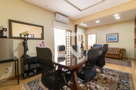 Sala de casa à venda com 3 quartos, 246m² em Cambuí, Campinas