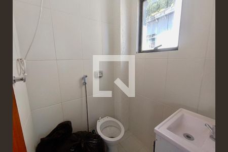 Banheiro social de kitnet/studio para alugar com 1 quarto, 30m² em Jardim Botânico, Rio de Janeiro