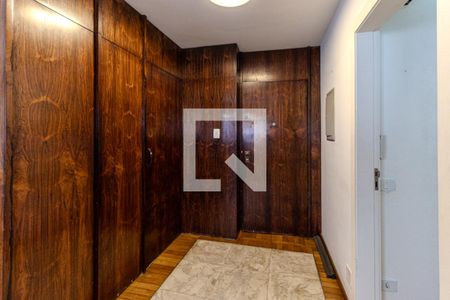 Corredor de Entrada de apartamento à venda com 3 quartos, 230m² em Higienópolis, São Paulo