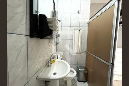 Banheiro  de casa para alugar com 2 quartos, 45m² em Vila Guarani (zona Sul), São Paulo