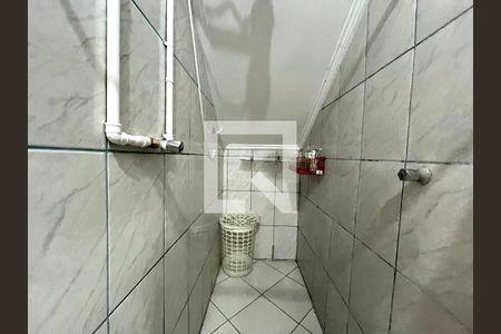 Banheiro  de casa para alugar com 2 quartos, 45m² em Vila Guarani (zona Sul), São Paulo