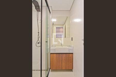 Banheiro de kitnet/studio para alugar com 1 quarto, 25m² em Vila Ester (zona Norte), São Paulo